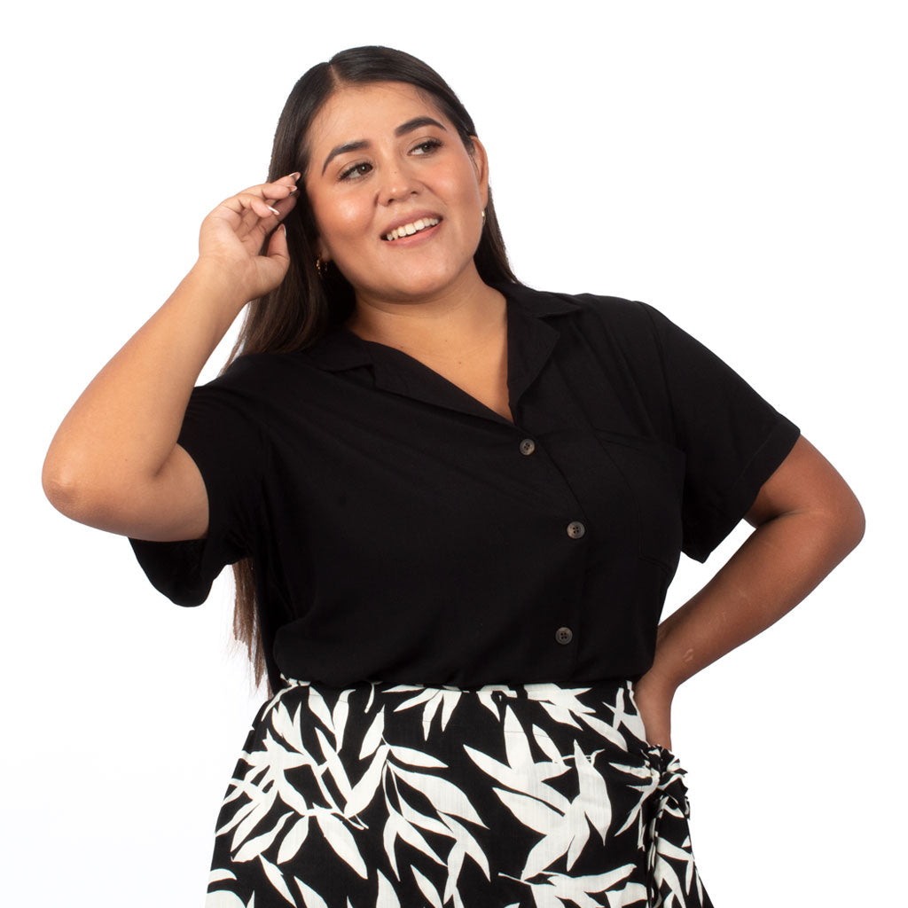 Blusa Magnolia Challis Cuello Camisero Manga Corta Mujer
