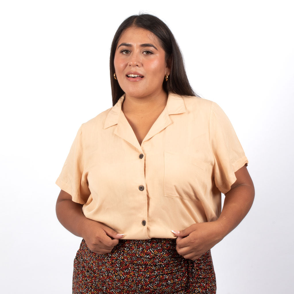 Blusa Magnolia Challis Cuello Camisero Manga Corta Mujer