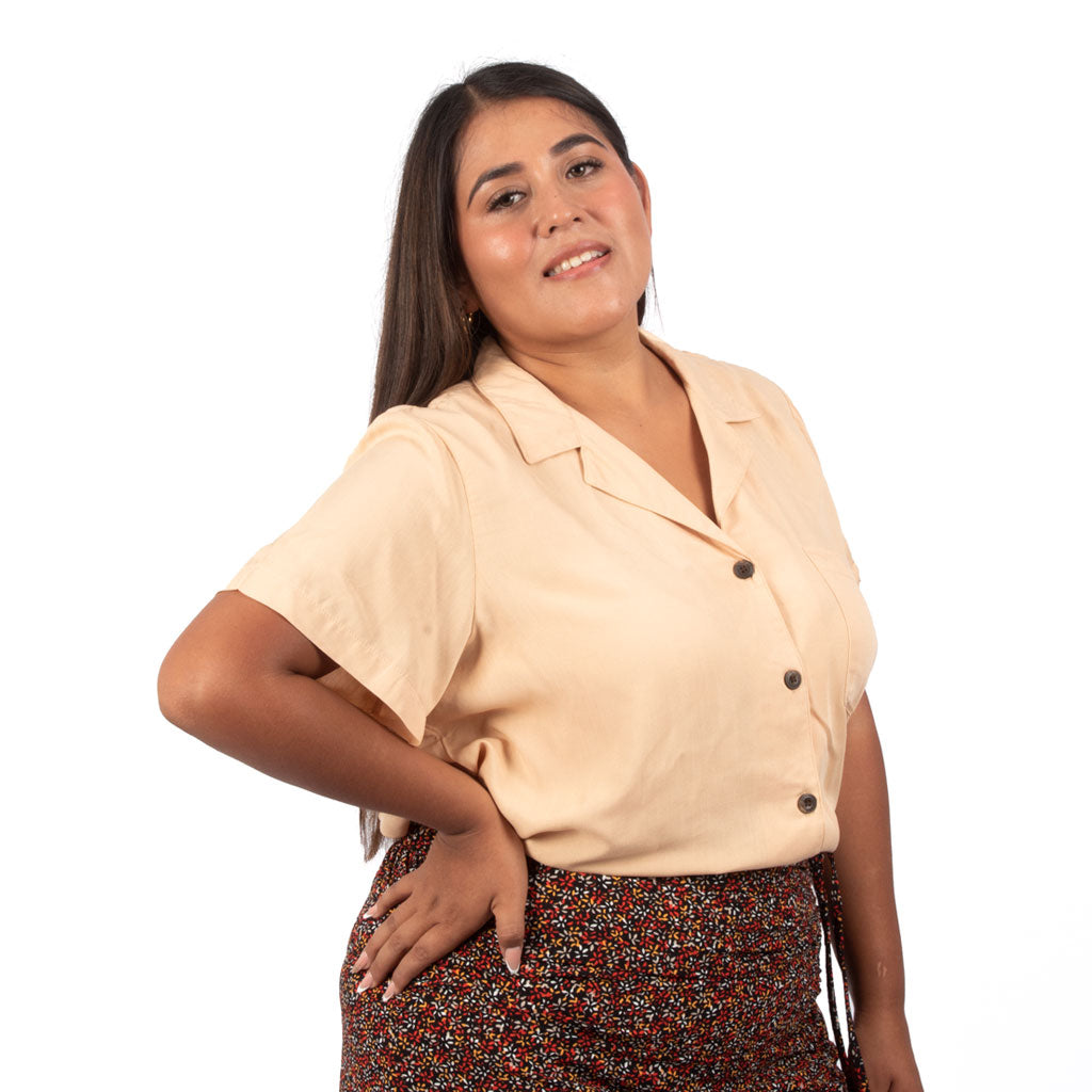 Blusa Magnolia Challis Cuello Camisero Manga Corta Mujer